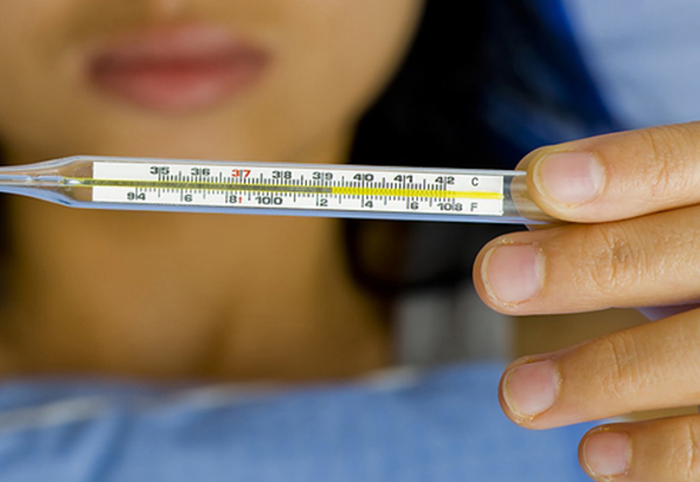 Kiểm tra nhiệt độ cơ thể để uống thuốc hạ suốt kịp thời Kiểm tra nhiệt độ cơ thể để uống thuốc hạ suốt kịp thời