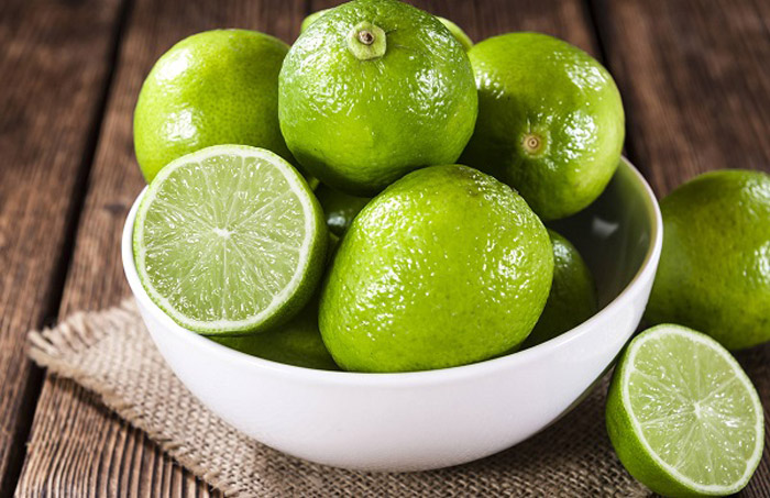 Làm mờ sẹo mụn bằng chanh tươi