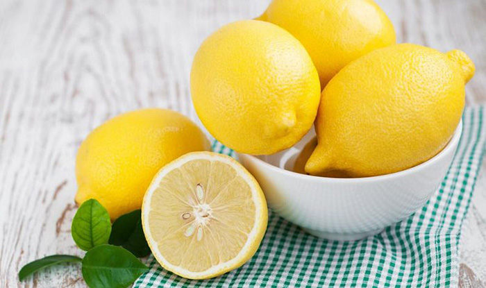 cách trị vết thâm mụn ở mặt bằng chanh tươi 