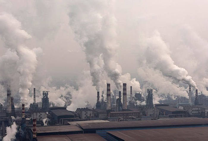 Sản xuất công nghiệp gây ô nhiễm không khí