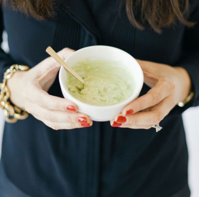 Làm mờ sẹo thâm do côn trùng cắn từ hỗn hợp bơ và sữa chua 